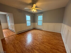 542 Mercer St in Jersey City, NJ - Building Photo - Building Photo