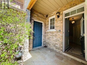 180-180 Blue Willow Dr in Vaughan, ON - Building Photo - Building Photo