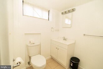 1037 16th St S in Arlington, VA - Building Photo - Building Photo