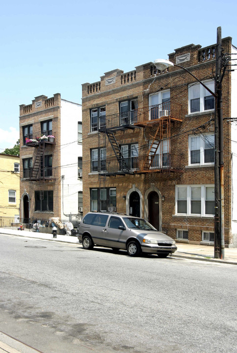 2765 E 15th St in Brooklyn, NY - Building Photo