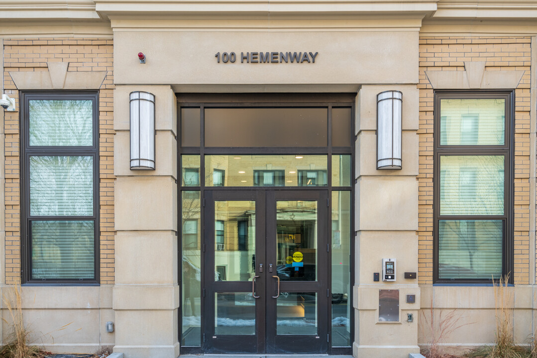 100 Hemenway in Boston, MA - Foto de edificio