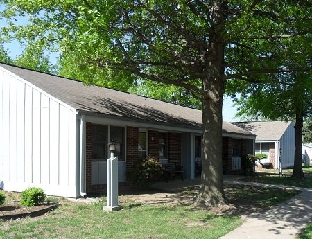 Riverview Village in Oxford, KS - Foto de edificio