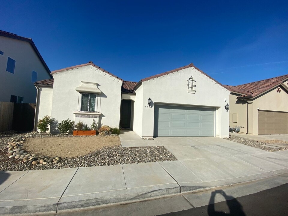 4469 Hacienda Dr in Guadalupe, CA - Building Photo