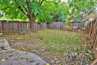 2825 Sweet Way in Sacramento, CA - Building Photo - Building Photo