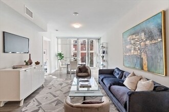 771 Harrison Ave, Unit 2G in Boston, MA - Foto de edificio - Building Photo