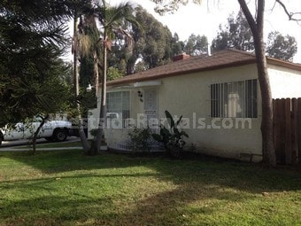 516 W 121st St in Los Angeles, CA - Foto de edificio