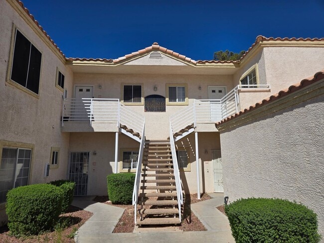 property at 1900 N Torrey Pines Dr