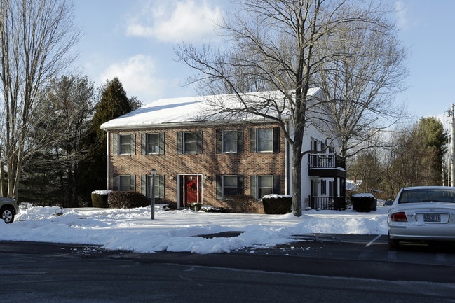 Wildwood Estates in Windham, ME - Foto de edificio - Building Photo