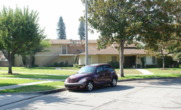 1210 S Athena Way in Anaheim, CA - Foto de edificio - Building Photo