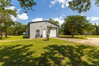 1072 Papenberg Rd in Columbus, TX - Building Photo - Building Photo