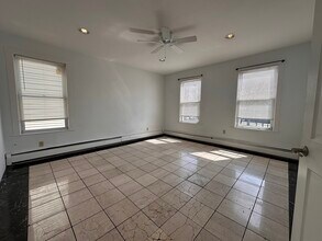 571 Somerville Ave, Unit 571A in Somerville, MA - Building Photo - Building Photo
