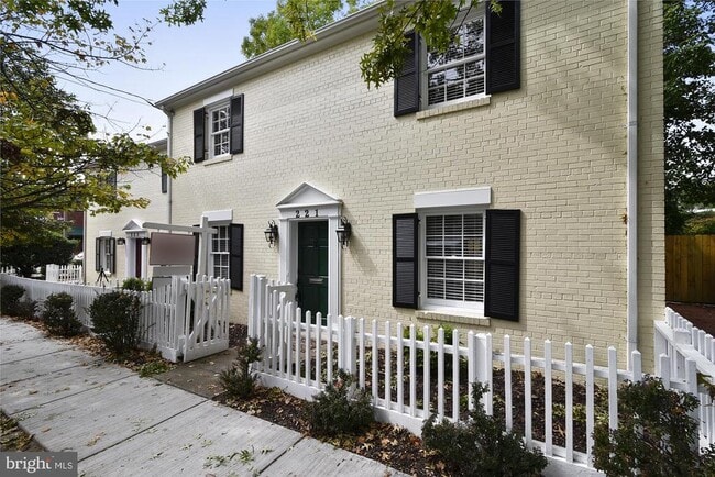 property at 221 S Fayette St