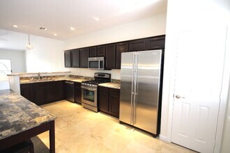704 Peachy Canyon Cir in Las Vegas, NV - Building Photo - Building Photo