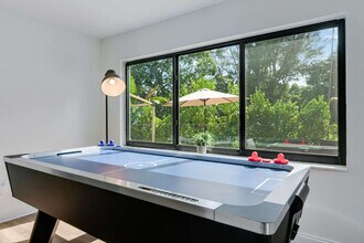 11534 NE 13th Ave in Miami, FL - Foto de edificio - Building Photo