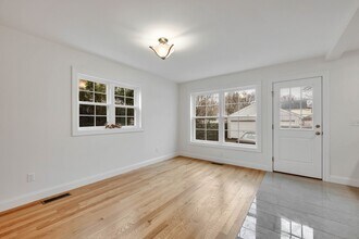 39 Robbins Ave in Newington, CT - Building Photo - Building Photo