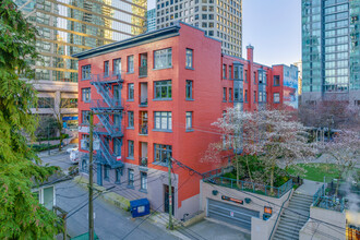 Banff Apartments in Vancouver, BC - Building Photo - Building Photo