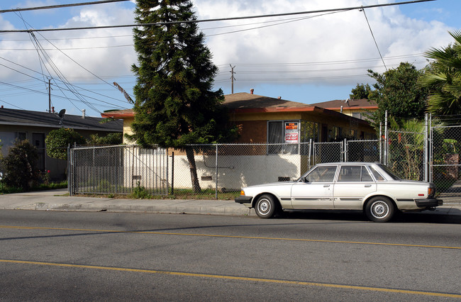 10511 S Inglewood Ave in Inglewood, CA - Building Photo - Building Photo