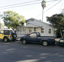 562-566 Juanita Ave in Los Angeles, CA - Foto de edificio - Building Photo