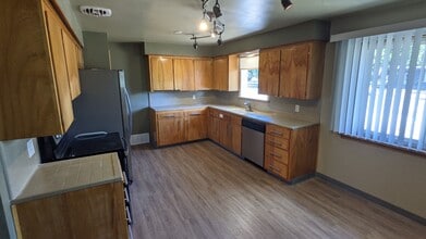 301 E Ermina Ave in Spokane, WA - Building Photo - Building Photo