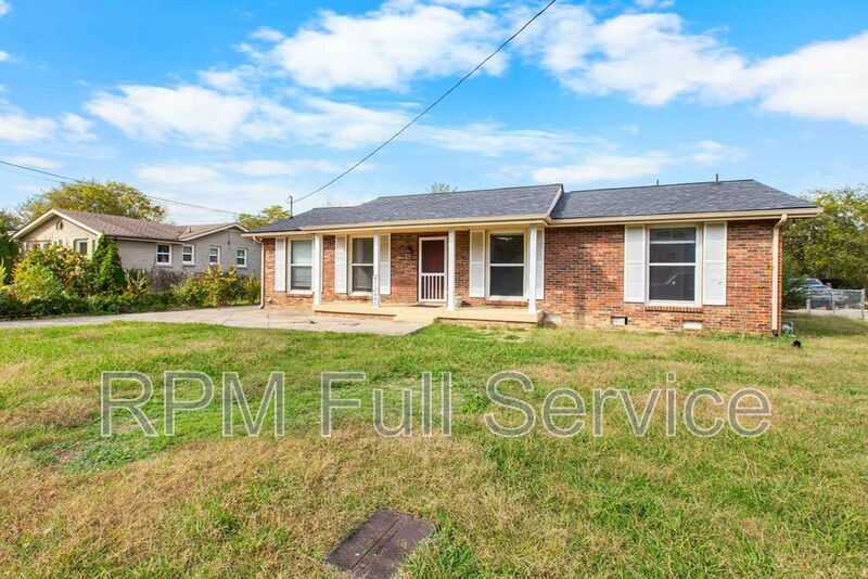 465 Clearwater Dr in Nashville, TN - Building Photo