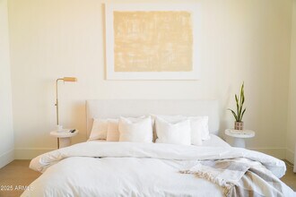 38500 N School House Rd in Cave Creek, AZ - Building Photo - Building Photo