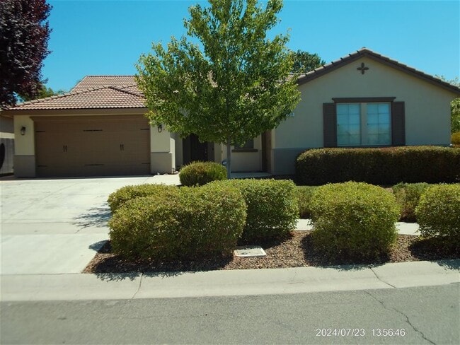 2011 Bidwell Bar Dr in Plumas Lake, CA - Foto de edificio - Building Photo
