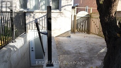 154 Bristol Rd E in Mississauga, ON - Building Photo - Building Photo