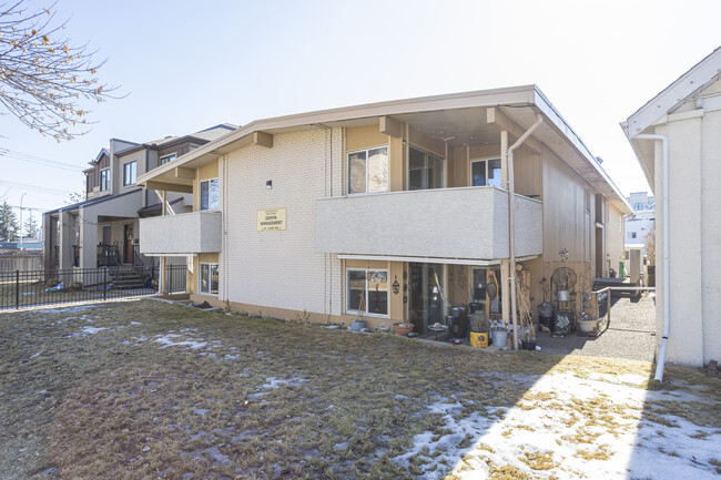 121 13 Av NW in Calgary, AB - Building Photo - Building Photo