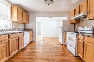 330 Denver St in Albany, OR - Building Photo - Building Photo