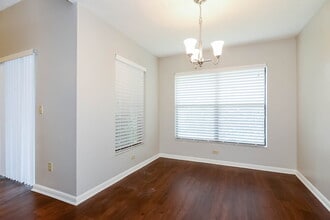 2303 Willow Branch Ave in Lutz, FL - Foto de edificio - Building Photo