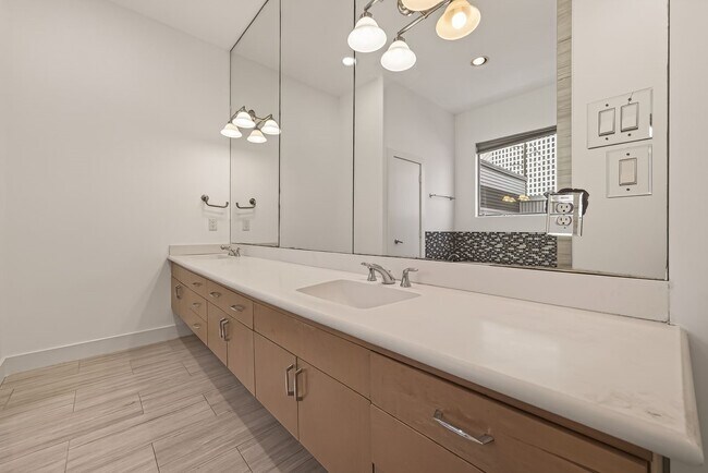 property at 724 Ruthven St