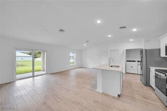 3010 11th St SW in Lehigh Acres, FL - Building Photo - Building Photo