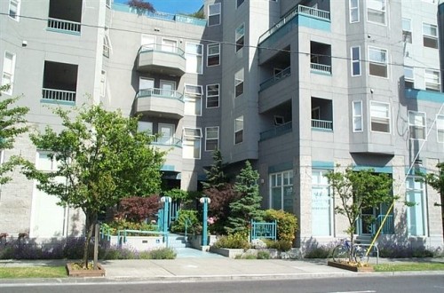 4746 11th Ave NE-Unit -1 bedroom 1 bath in Seattle, WA - Building Photo