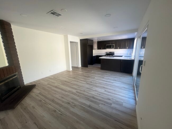 8470 Winnetka Ave in Winnetka, CA - Building Photo - Building Photo