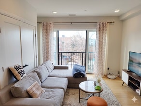 287 Maverick St, Unit 308 in Boston, MA - Building Photo - Building Photo