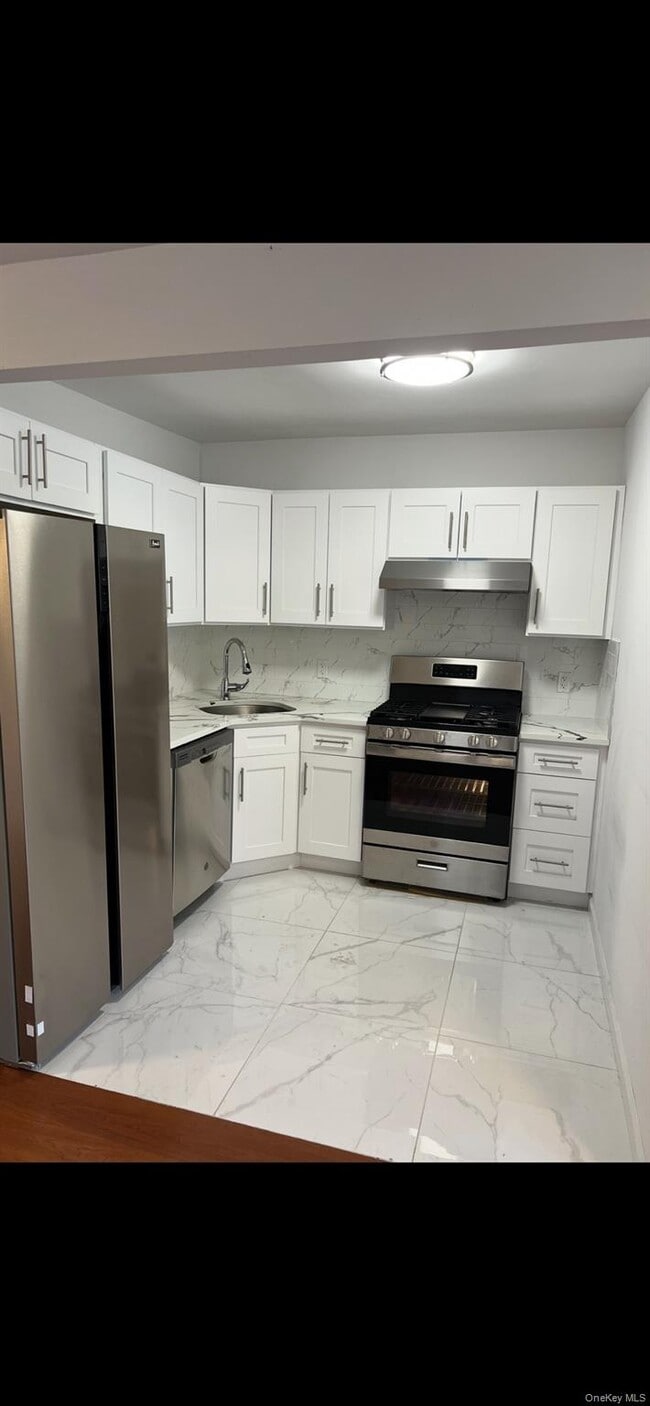 43-05 201st St in Queens, NY - Building Photo - Building Photo