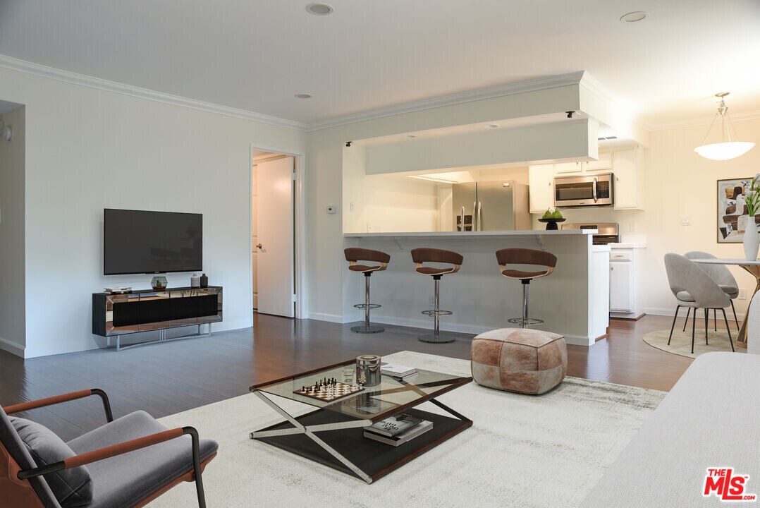 2700 Cahuenga Blvd-Unit -2207 in Los Angeles, CA - Building Photo