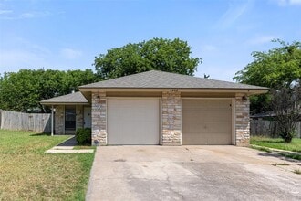 608 Country Aire Dr in Round Rock, TX - Building Photo - Building Photo
