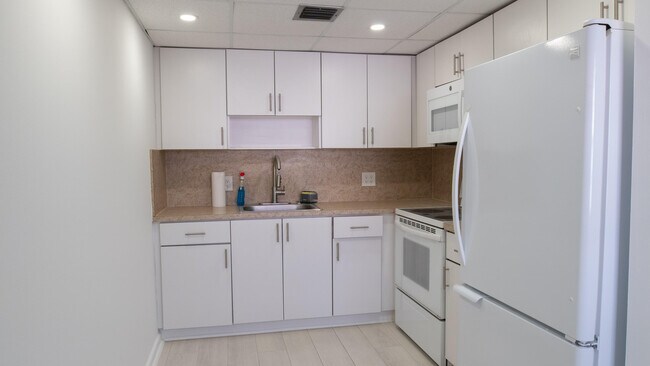 400 SW 134th Way in Pembroke Pines, FL - Building Photo - Building Photo