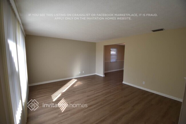 1705 Village Ct in Brandon, FL - Foto de edificio - Building Photo