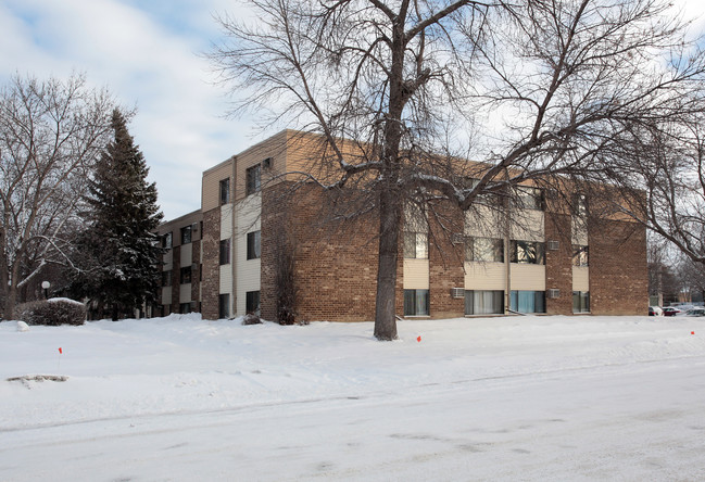 Maplewood Apartments II in Willmar, MN - Building Photo - Building Photo