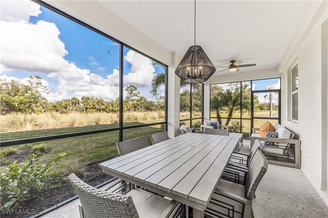 43333 Water Bird Wy in Punta Gorda, FL - Foto de edificio