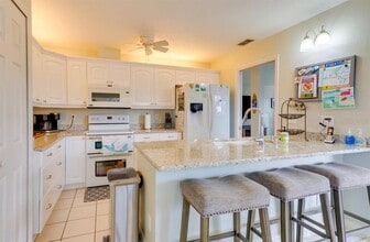 7213 Tropical Dr in Spring Hill, FL - Building Photo - Building Photo