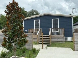 4346 Phlox St in Houston, TX - Building Photo