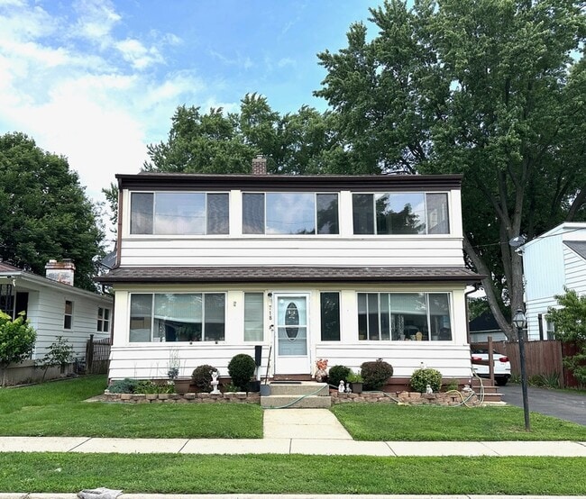 718 Parkway Ave