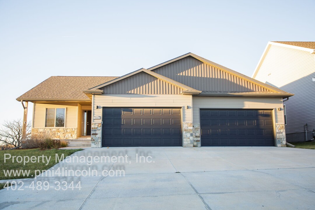 7382 Gerald Ave in Lincoln, NE - Building Photo