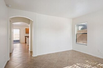 3076 W Silver Creek Dr in San Tan Valley, AZ - Building Photo - Building Photo