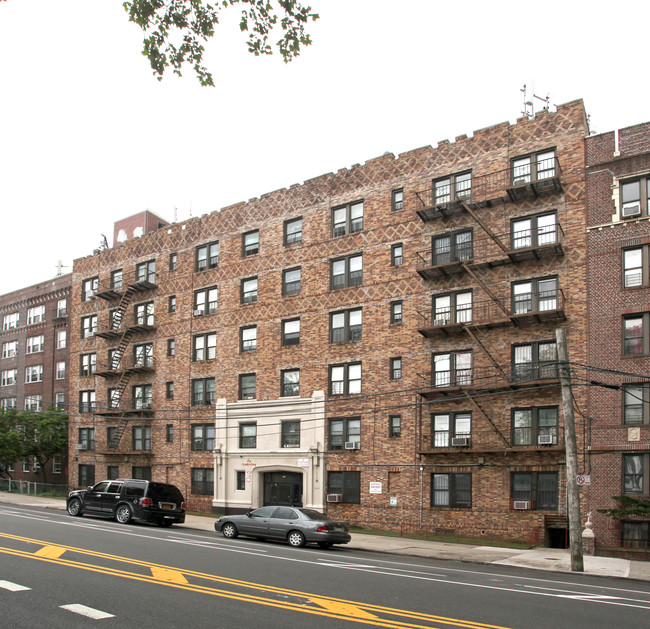 220 Highland Blvd in Brooklyn, NY - Building Photo - Building Photo