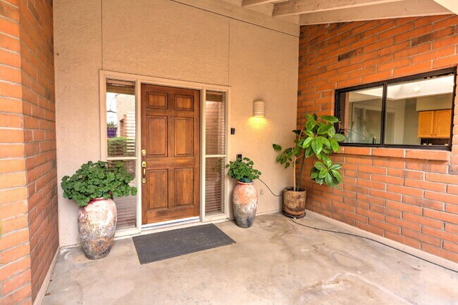 1410 W Hidden Crest Ct in Green Valley, AZ - Building Photo - Building Photo