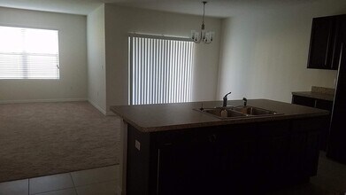 884 Freedom Blvd in Davenport, FL - Building Photo - Building Photo